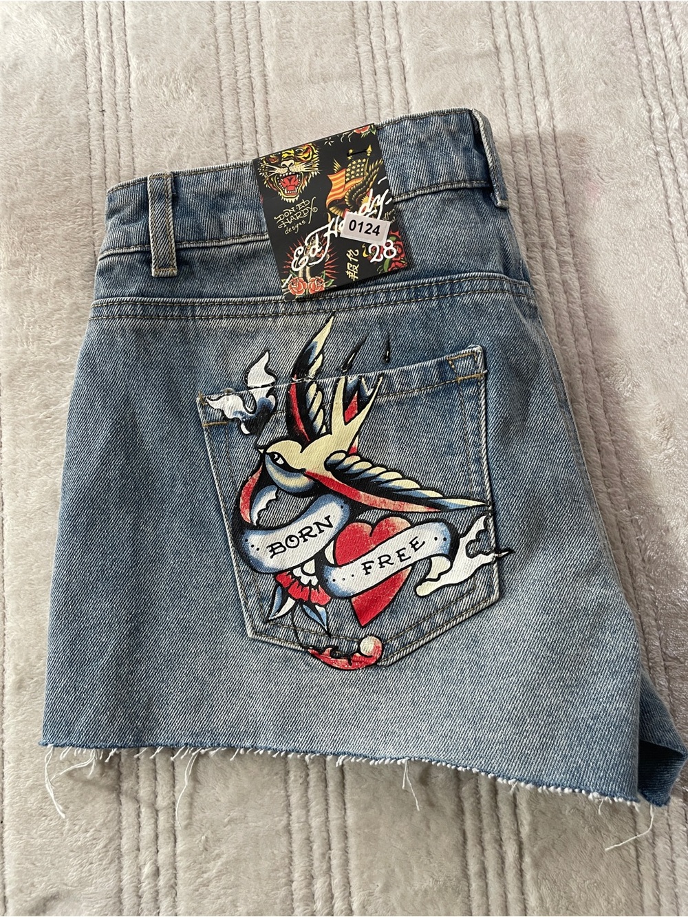 Ed Hardy Denim Shorts Size 28 Y2K Graphic Embroidered Born Free - Picture 6 of 6